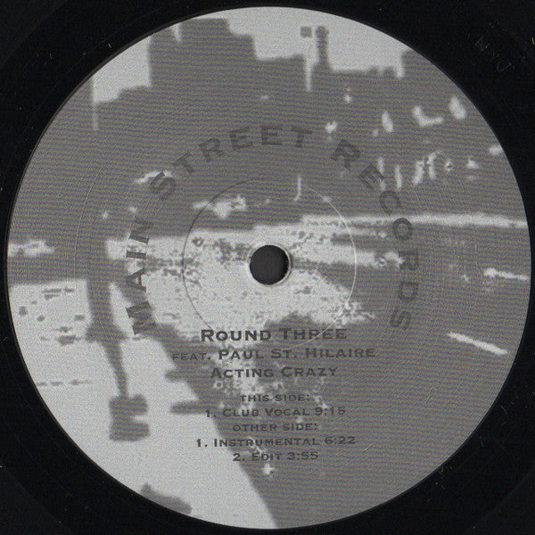 Etiqueta central del vinilo Round Three Feat. Paul St. Hilaire – Acting Crazy con créditos, duración de pistas y arte urbano en escala de grises del sello Main Street Records, formato 12", reedición.