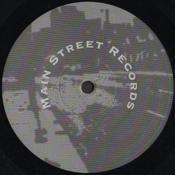 Etiqueta central del lado B del vinilo Round Three Feat. Paul St. Hilaire – Acting Crazy, diseño minimalista en blanco y negro con logo de Main Street Records, reedición en 12".