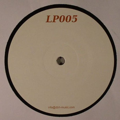 Portada trasera del vinilo Sakro – Beautiful Music, publicado bajo el sello Lake Placid en 12". Diseño simple con fondo blanco y texto en rojo. Se muestra “LP005” y la dirección de contacto “info@dbh-music.com”.