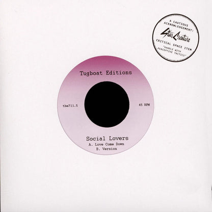 Vinilo Social Lovers – Love Come Down de Tugboat Editions en funda blanca con etiqueta central lado A en degradado rosa, mostrando pistas y créditos en 7", 45 RPM.