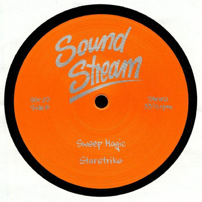 Portada trasera del vinilo Sound Stream – Bass Affairs de Sound Stream en 12". Muestra la lista de canciones: “Sweep Magic” y “Starstrike”.