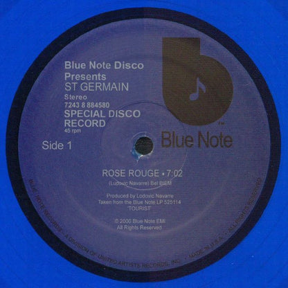 Etiqueta central del lado A del vinilo azul 12" St Germain, Jorja Smith – Rose Rouge de Blue Note, con la pista original de St Germain “Rose Rouge” (7:02), catálogo 7243 8 884580, edición especial disco a 45 rpm.