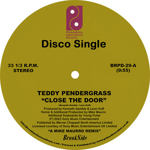 Etiqueta central del vinilo Teddy Pendergrass – Close The Door / Only You (The Mike Maurro Remixes), lado A de 12" reedición en sello Brookside. Fondo dorado con logotipo de Philadelphia International Records y créditos visibles para Kenneth Gamble, Leon Huff y Mike Maurro. Indica “Close The Door”, duración 9:55, catálogo BRPD-29-A.