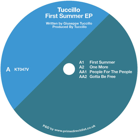 Etiqueta central lado A del vinilo Tuccillo – First Summer EP en sello Kaoz Theory, con fondo azul bicolor, listado de pistas A1 a AA2, créditos de Giuseppe Tuccillo y número de catálogo KT047V.
