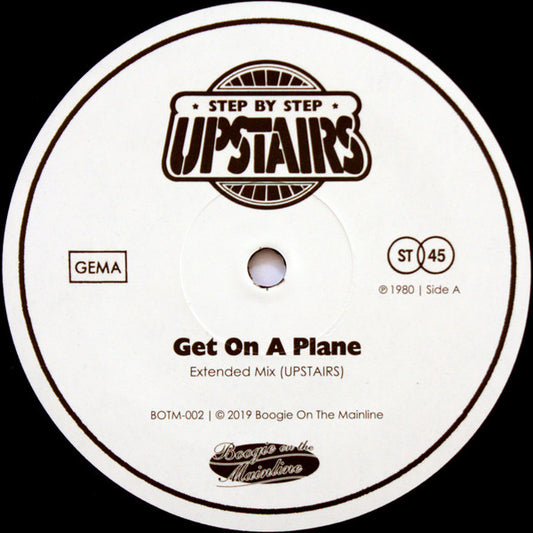 Etiqueta del lado A del vinilo "Get On A Plane / You're Just Yourself" de Upstairs. Incluye el tema "Get On A Plane" (Extended Mix) en 45 RPM.