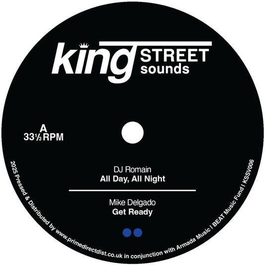 Etiqueta central del lado A del vinilo Varios Artistas – King Street Sounds Sampler Vol. 4, con logo de King Street Sounds y créditos de DJ Romain “All Day, All Night” y Mike Delgado “Get Ready” en diseño negro clásico 12”.