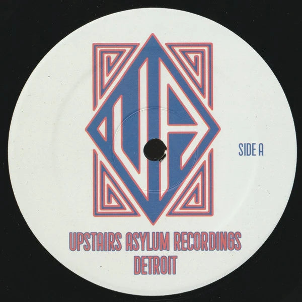 Lado A del vinilo Varios Artistas – Detroit On The Move Vol. 3: etiqueta blanca con logotipo de Upstairs Asylum Recordings.
