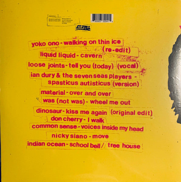Portada trasera del vinilo Varios Artistas – Disco Not Disco del sello Strut. Texto impreso: listado completo de canciones con artistas como Yoko Ono, Liquid Liquid y Don Cherry.