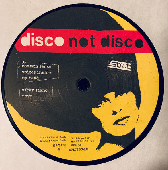 Lado E del vinilo con los temas de Common Sense y Nicky Siano. Texto impreso: incluye créditos y logo de Strut.