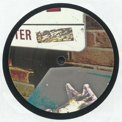 Portada trasera del vinilo Eukahouse Vaults 02 de Varios Artistas, editado por Endell Street en formato 12". Texto impreso: imagen artística con detalles visuales sobre ladrillos, señal y una figura distorsionada.