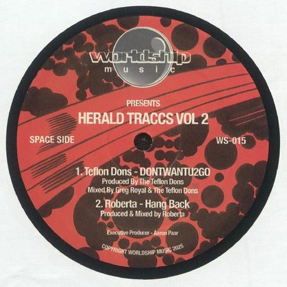 Portada trasera del vinilo Varios Artistas – Herald Traccs Vol 2 publicado por Worldship en formato 12". Texto impreso: Space Side con tracks de Teflon Dons y Roberta. Producción de The Teflon Dons y Roberta.