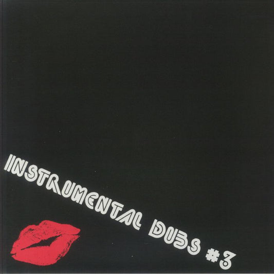 Portada del vinilo "Instrumental Dubs #3" de Varios Artistas, lanzado por Isle Of Jura en LP. Diseño minimalista en negro con tipografía inclinada y un beso rojo.