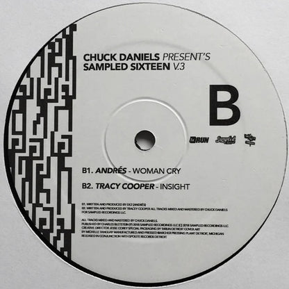 Lado B del vinilo Varios Artistas – Sampled Sixteen V.3: etiqueta blanca con pistas de Andrés y Tracy Cooper.