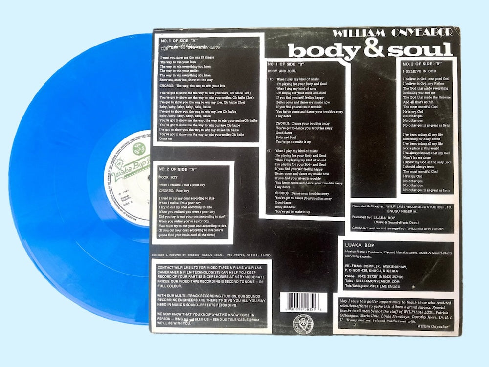 Detalle trasero del vinilo Body & Soul de William Onyeabor mostrando letras, créditos y etiqueta Luaka Bop. Texto impreso: lado A y B completos.